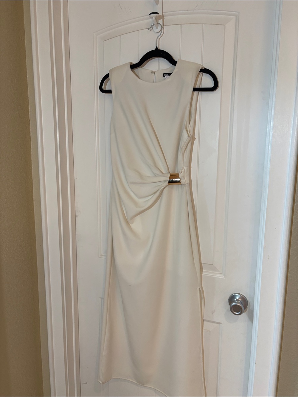 Ina fina Sleeveless Cream Twist-Detail Midi Dress - Elegant Evening Wear